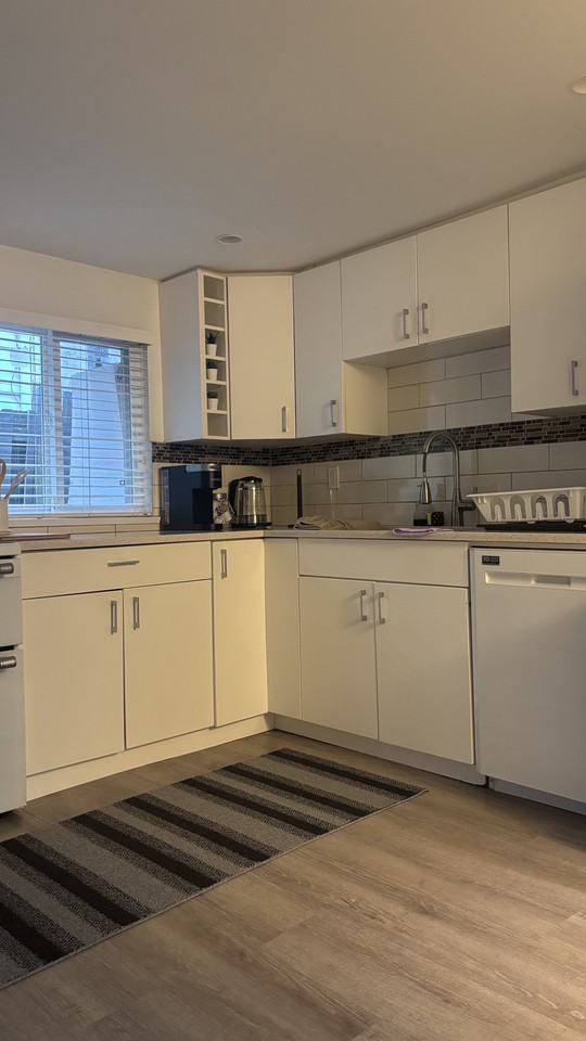 1093 Adderley St - Photo 5 of 15