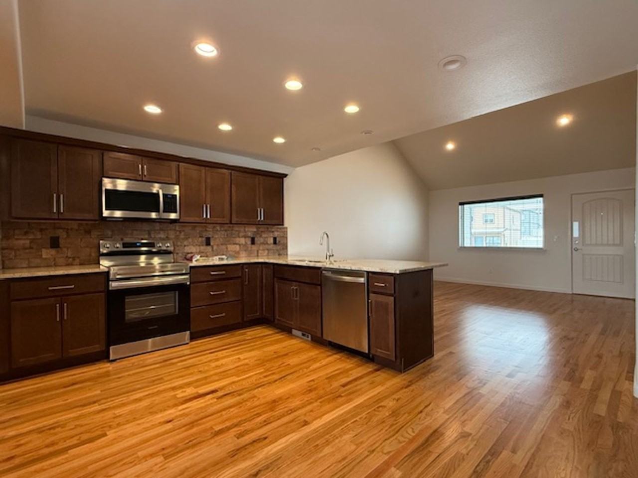 1615 Alyssaelaine Dr - Photo 5 of 41