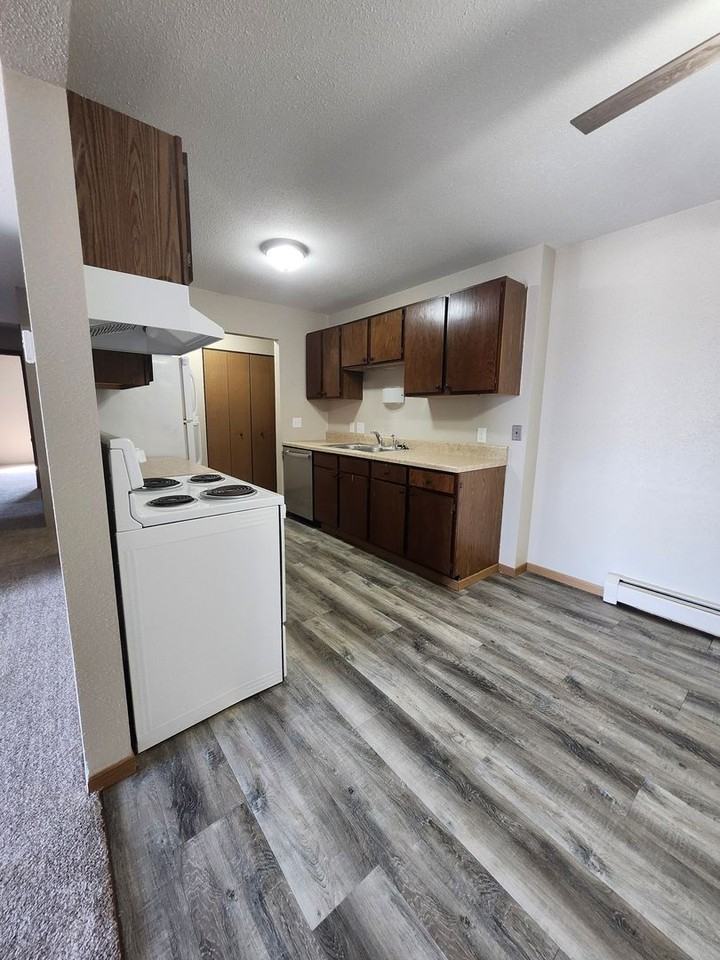 Green Acres Apartments - Photo 6 of 44