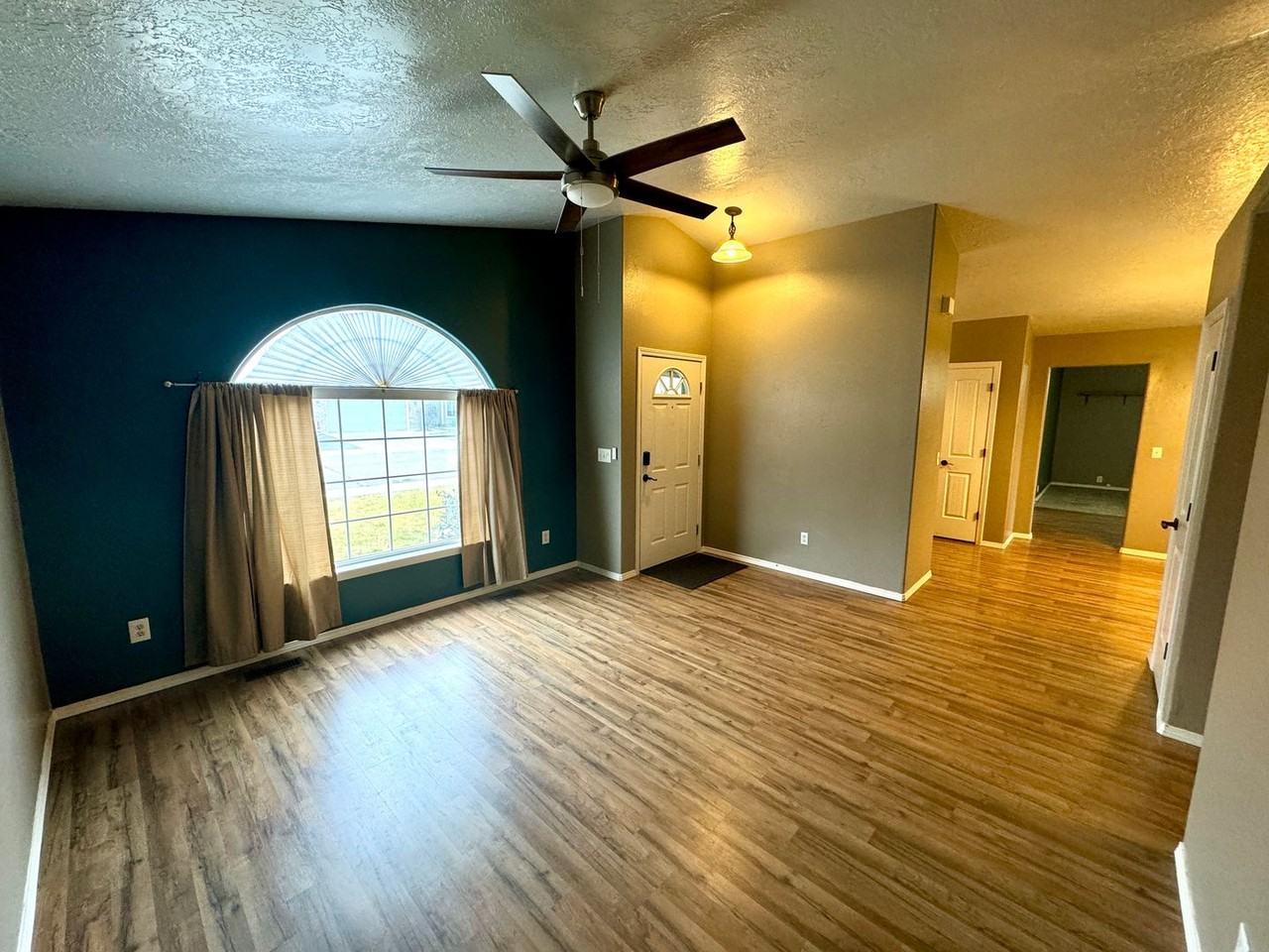 1178 N Shreveport Ave - Photo 2 of 22