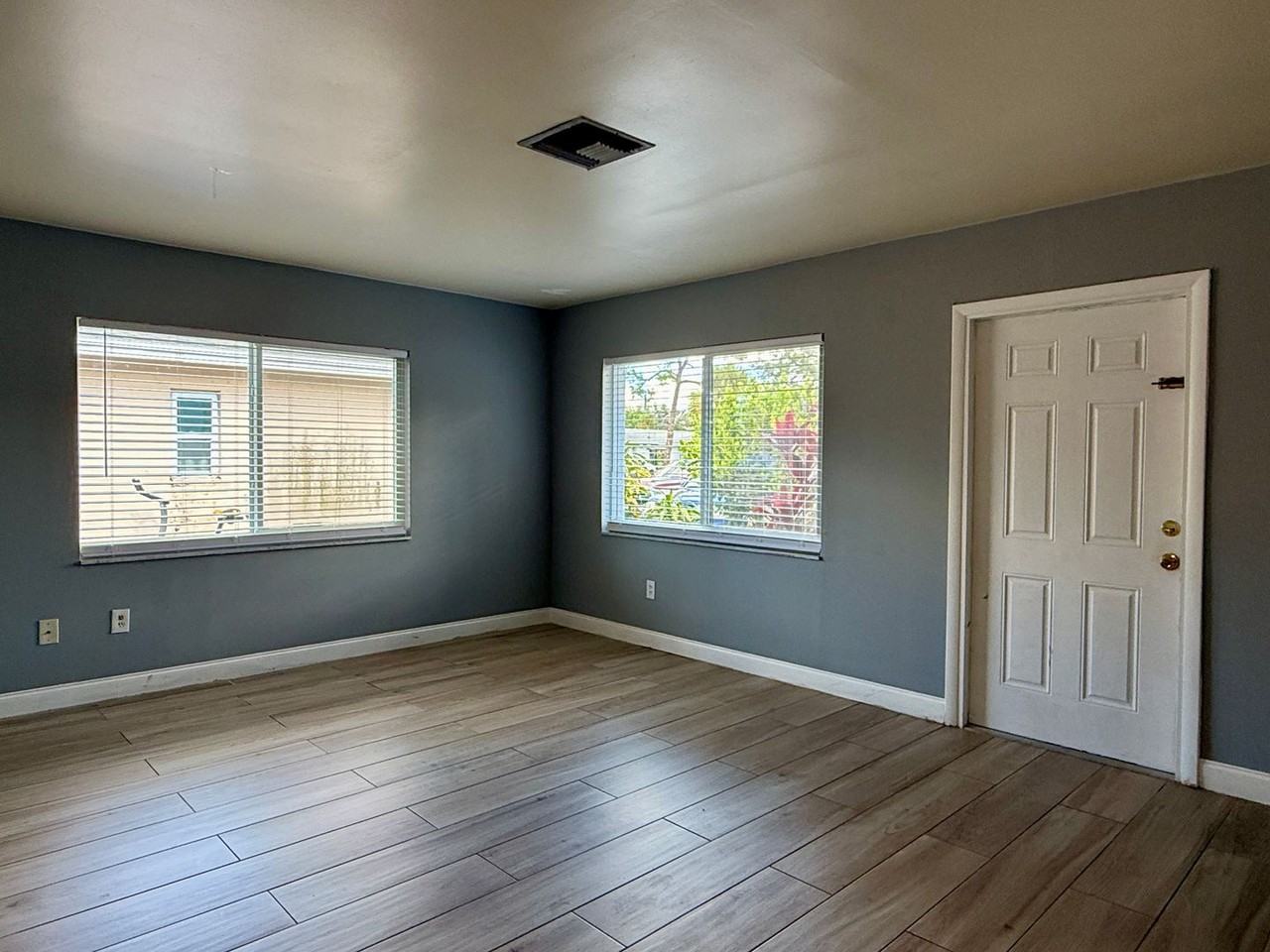 1073 San Remo Ave - Photo 6 of 26