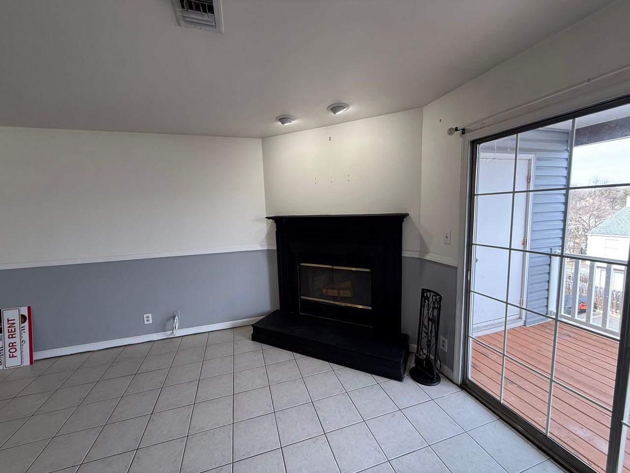 102 Picadilly Ln - Photo 4 of 15