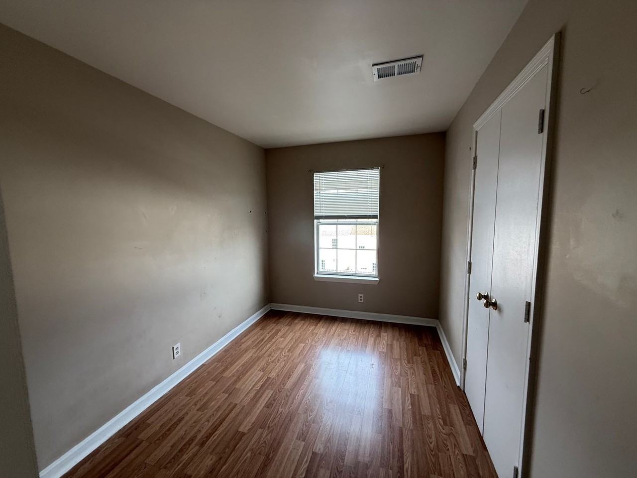 102 Picadilly Ln - Photo 7 of 15