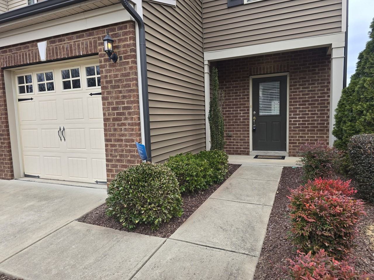 111 Tuftin Dr - Photo 2 of 21