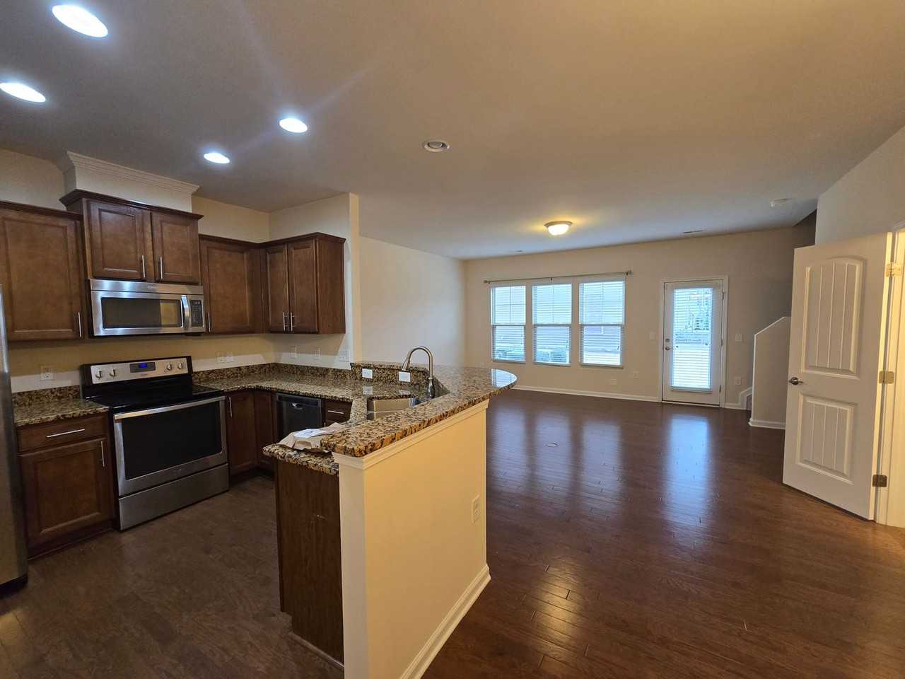111 Tuftin Dr - Photo 3 of 21