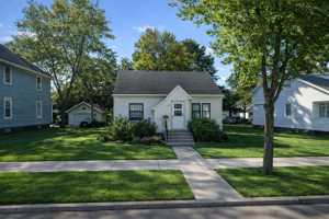 featured image of 828 S 9th Ave