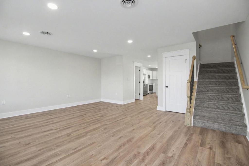 1355 Valley Green Rd - Photo 4 of 31