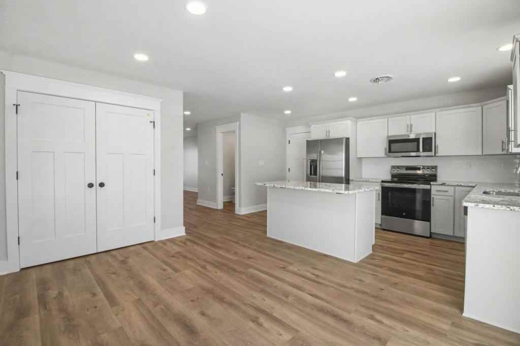 1355 Valley Green Rd - Photo 6 of 31