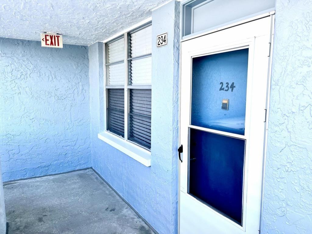 4880 Locust St Ne - Photo 2 of 10