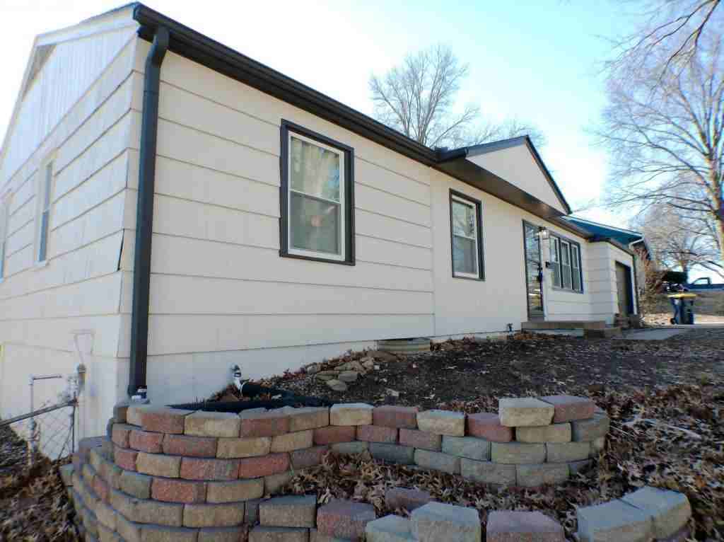 711 W 90th Ter - Photo 3 of 25