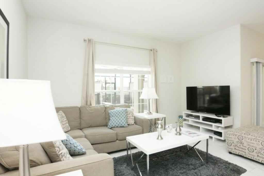 4807 Clock Tower Dr - Photo 4 of 50