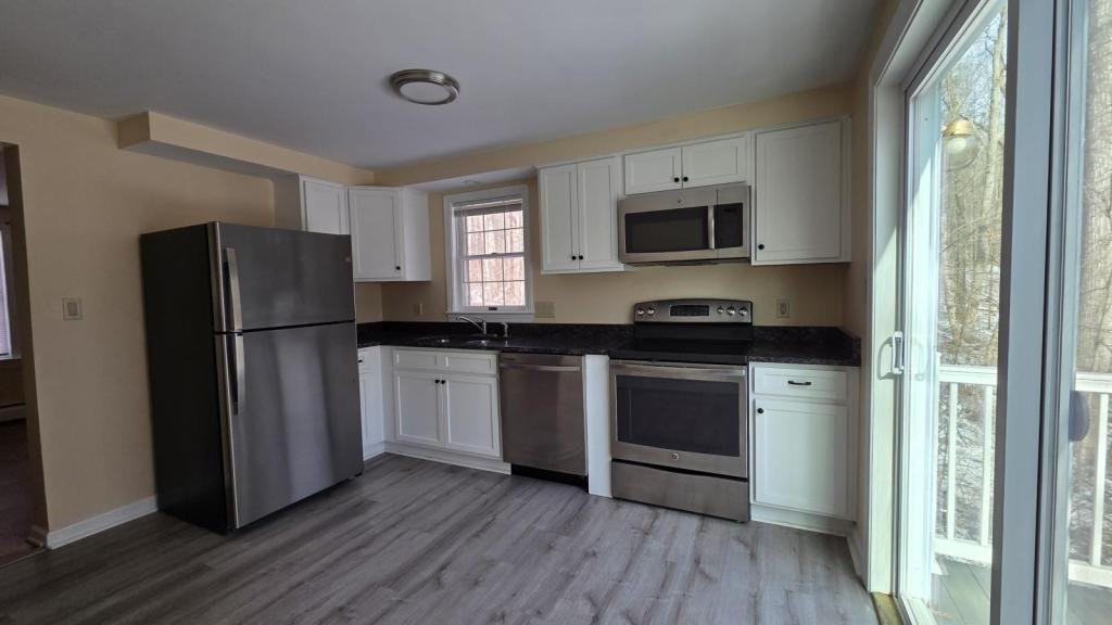 27 N Main St - Photo 3 of 12