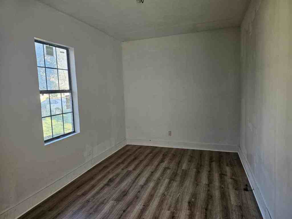 423 Inez St - Photo 5 of 8