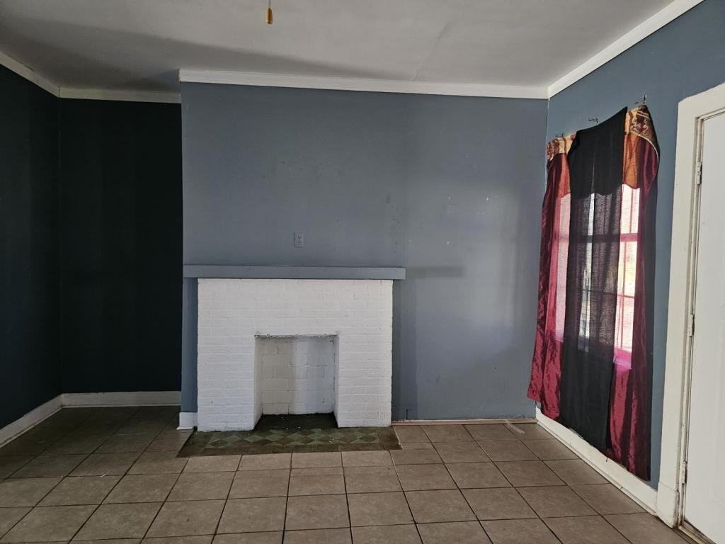 423 Inez St - Photo 7 of 8