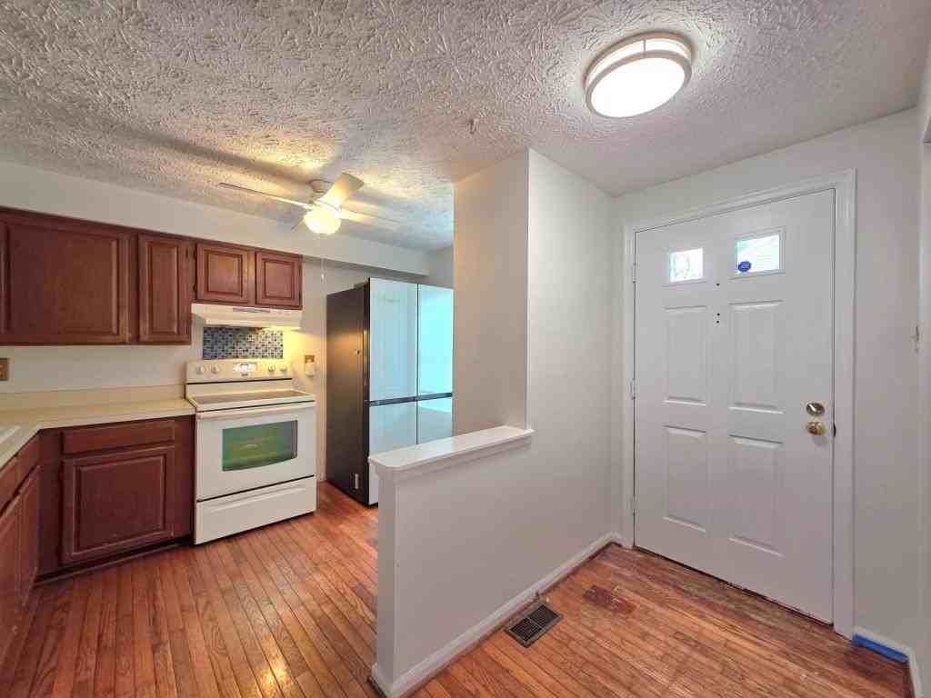 8568 Koluder Ct - Photo 2 of 29