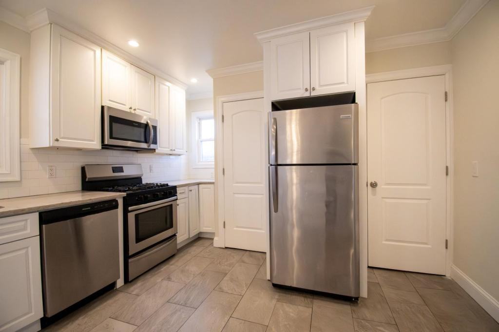 3159 Milburn Ave - Photo 5 of 23