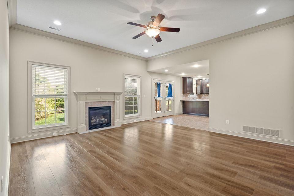 1811 Trellis Ln - Photo 3 of 24