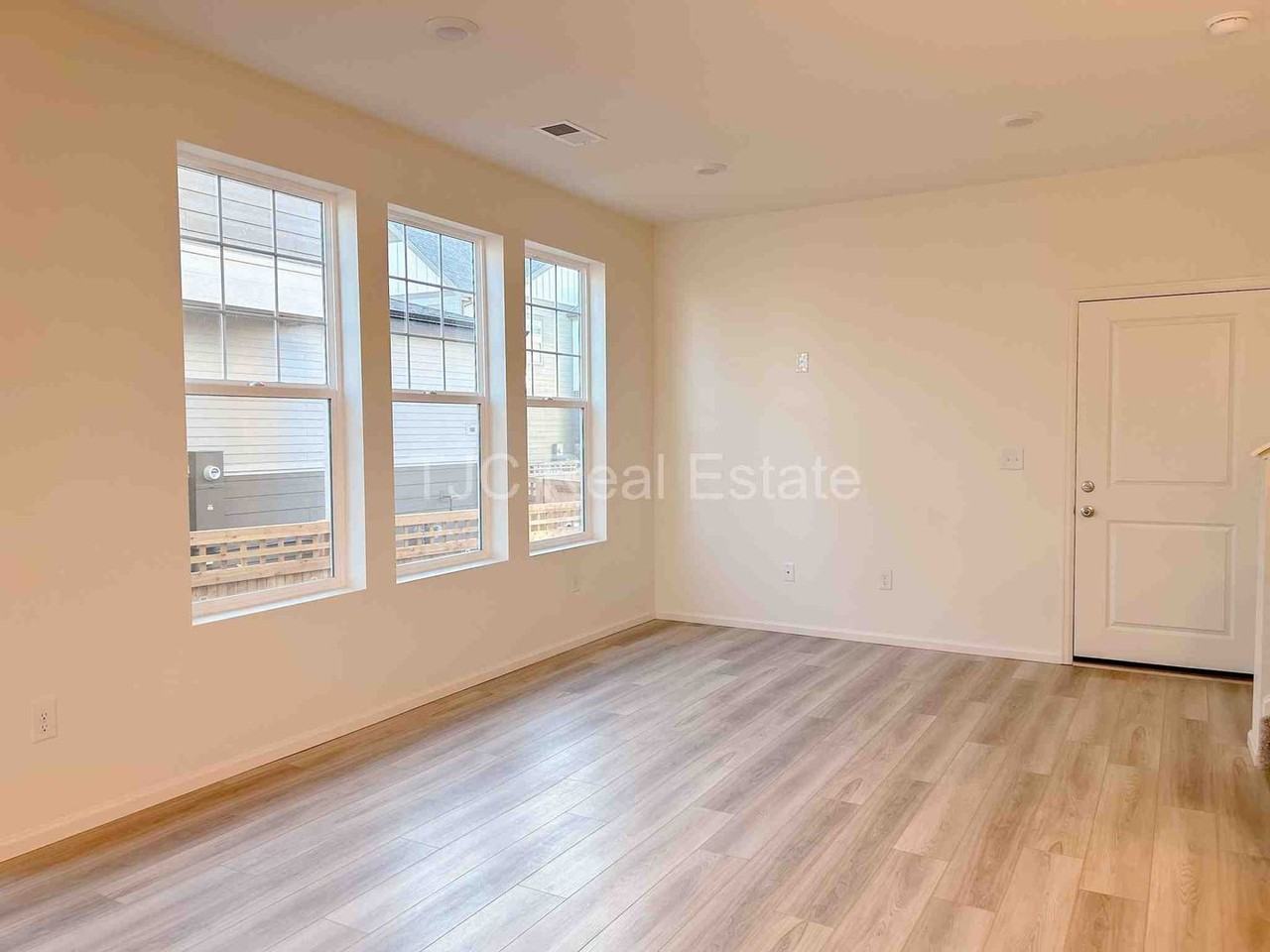 6278 N Nepal Ct - Photo 5 of 16