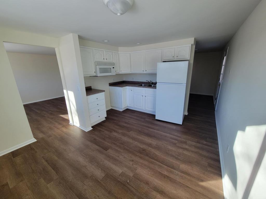 4922 S Harrison St - Photo 4 of 11