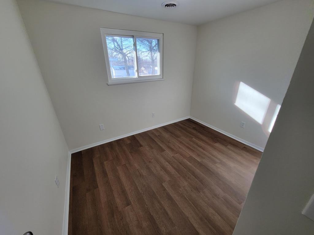 4922 S Harrison St - Photo 7 of 11