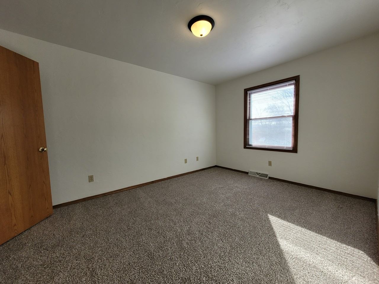 2083 2081/2 Schanock Dr #2083 - Photo 4 of 10