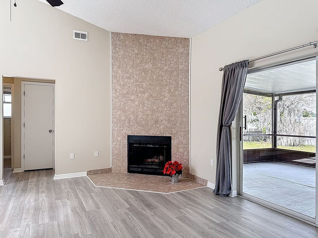 3615 75th Ter E - Photo 7 of 50