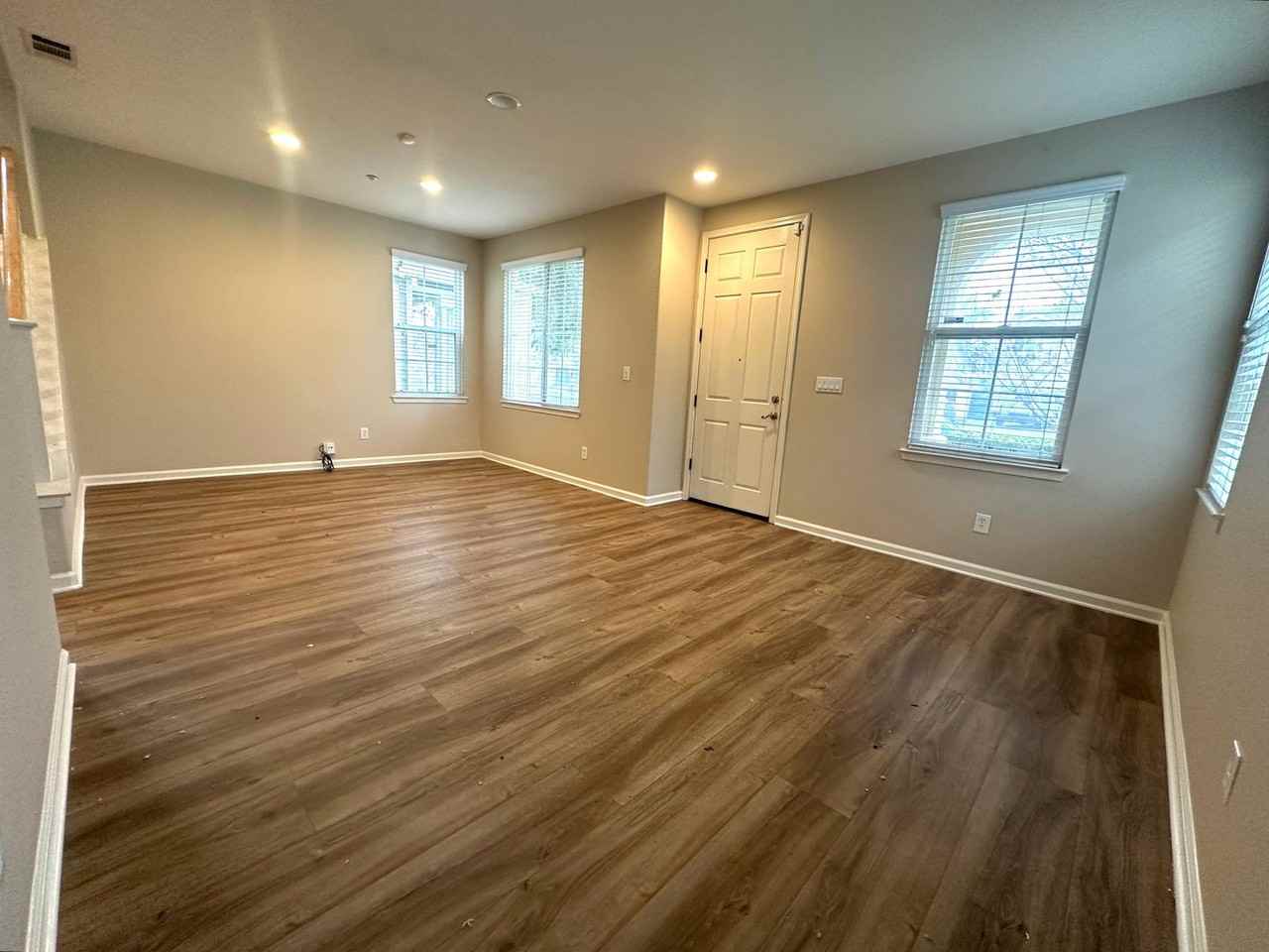 241 Lawrence Ln - Photo 3 of 26