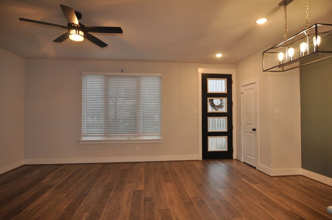 829 Crystal Oak Ln - Photo 3 of 26