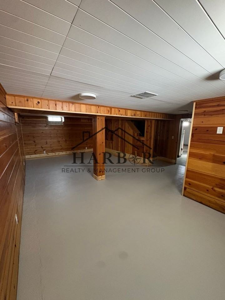 1311 6th St Se - Photo 5 of 12