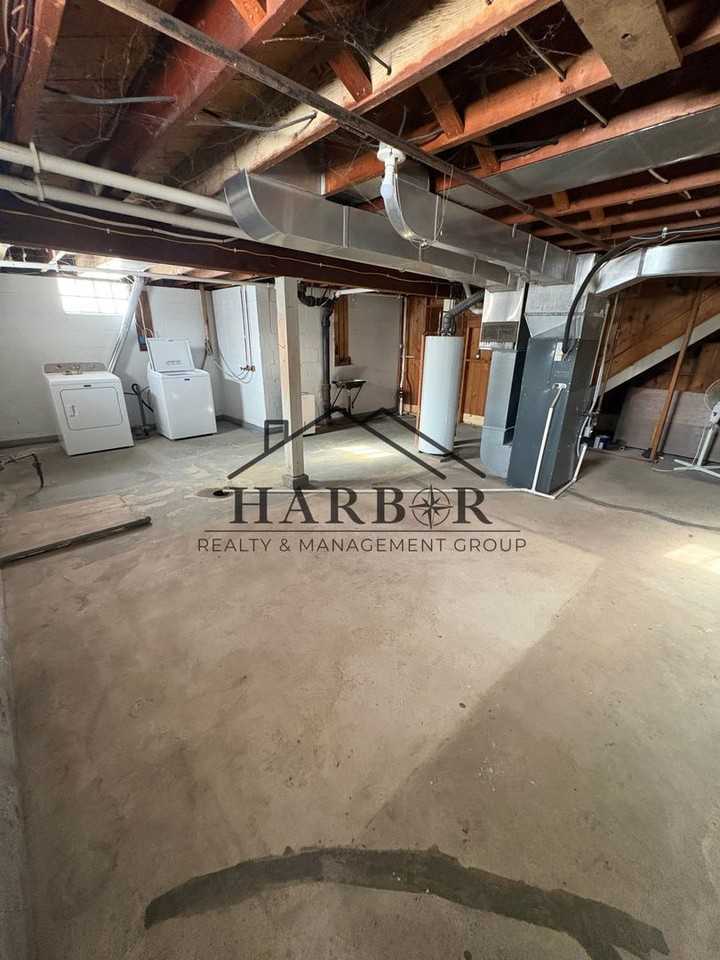 1311 6th St Se - Photo 7 of 12