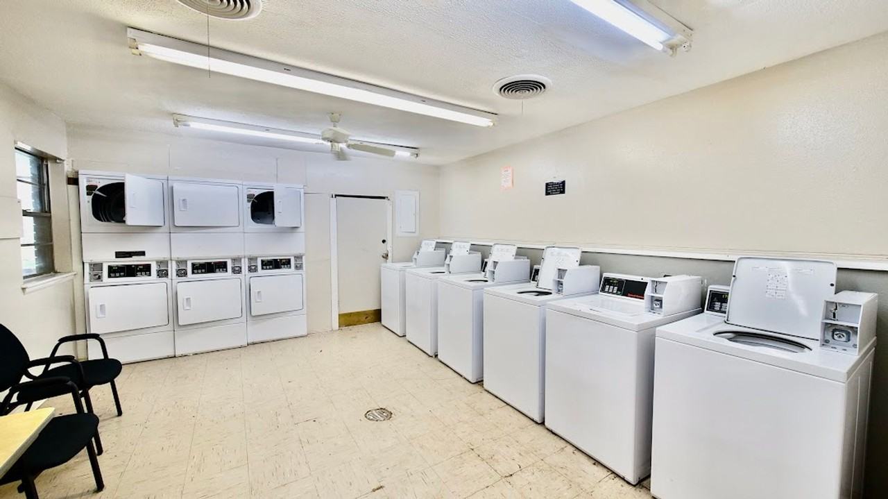 Villa Chateau Apartments - Photo 3 of 7