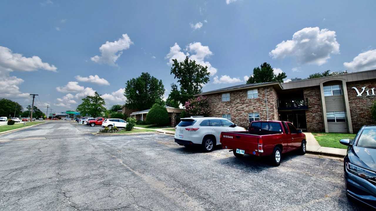 Villa Chateau Apartments - Photo 4 of 7
