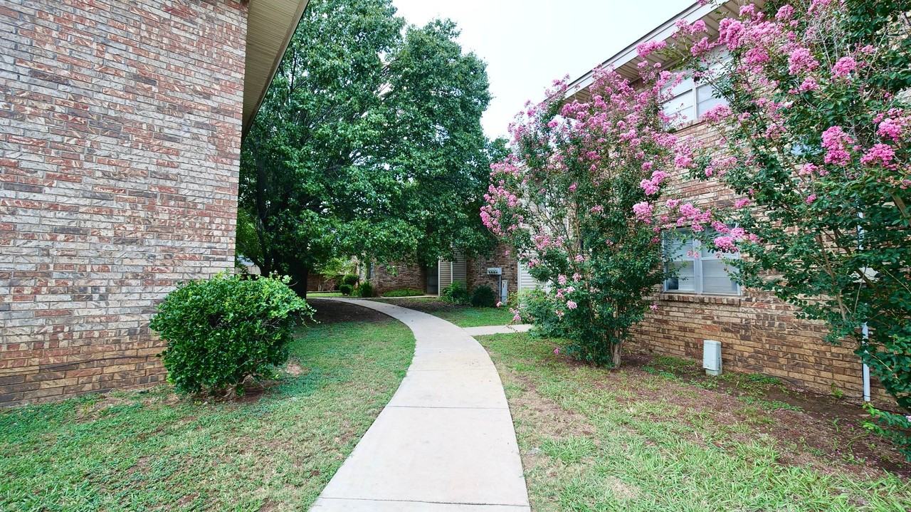 Villa Chateau Apartments - Photo 7 of 7