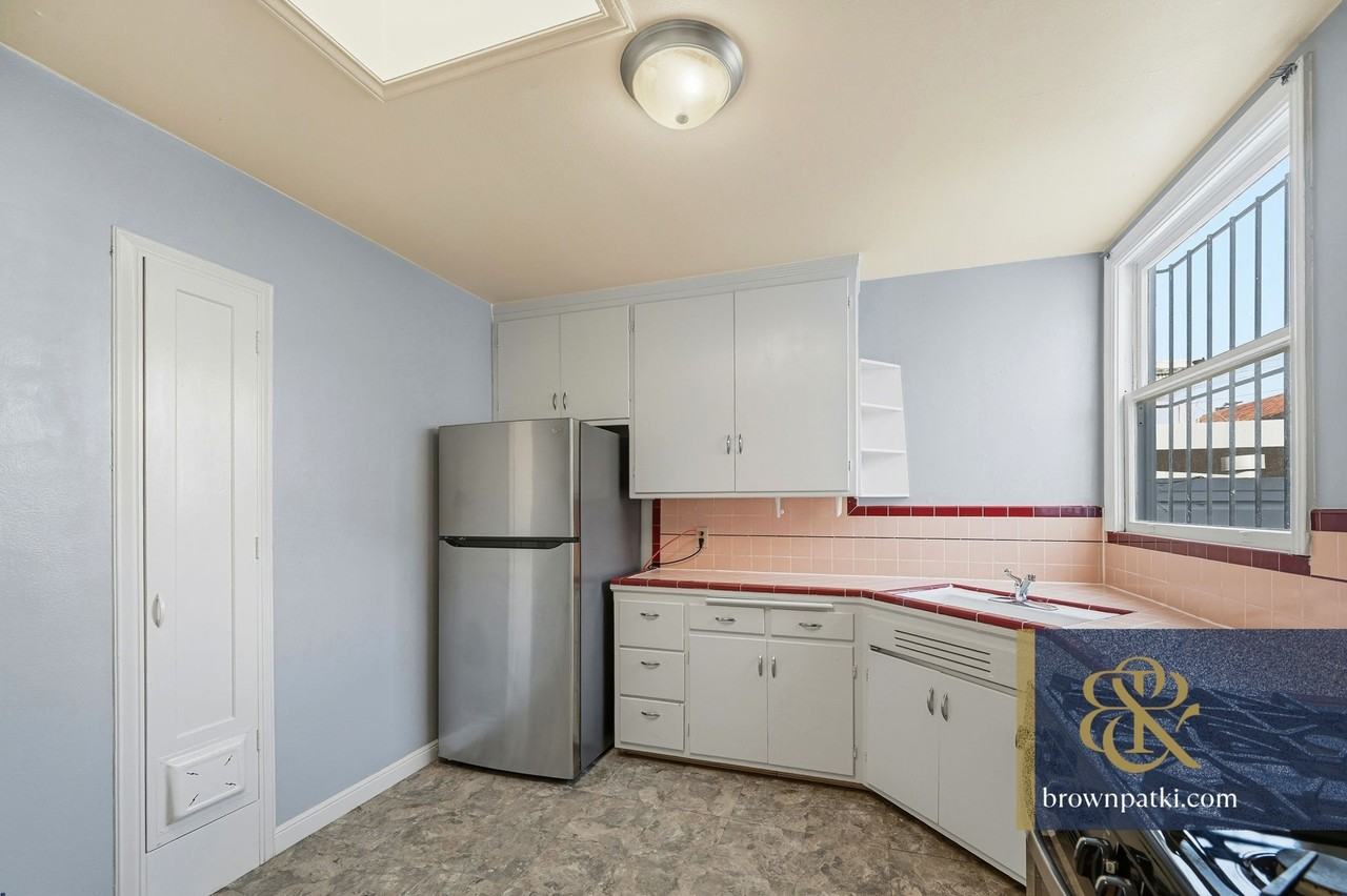 2251 Polk St - Photo 4 of 12