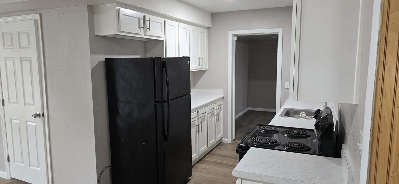 2133 Hugh Edwards Dr - Photo 2 of 12