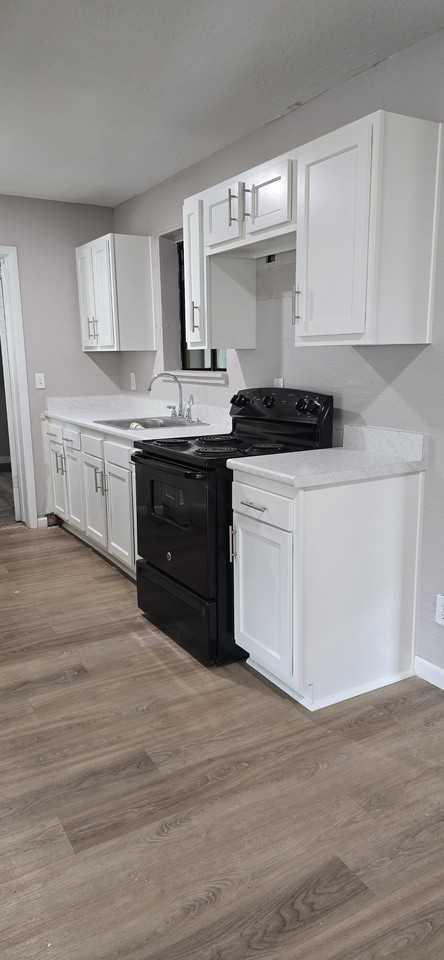 2133 Hugh Edwards Dr - Photo 2 of 12