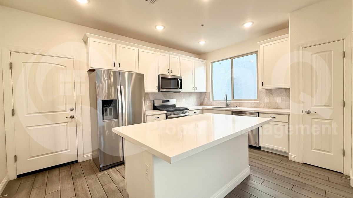 2494 N Heritage St - Photo 4 of 22