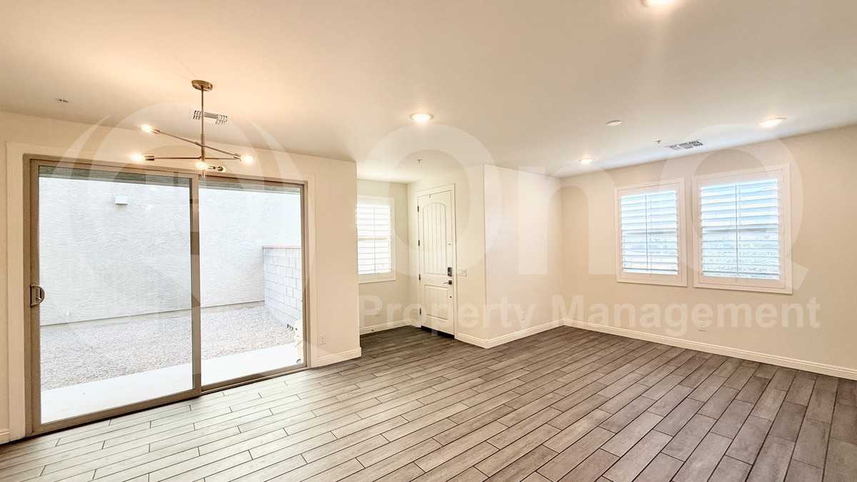 2494 N Heritage St - Photo 6 of 22