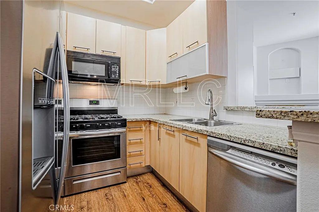 7111 La Tijera Blvd #D101 - Photo 6 of 17