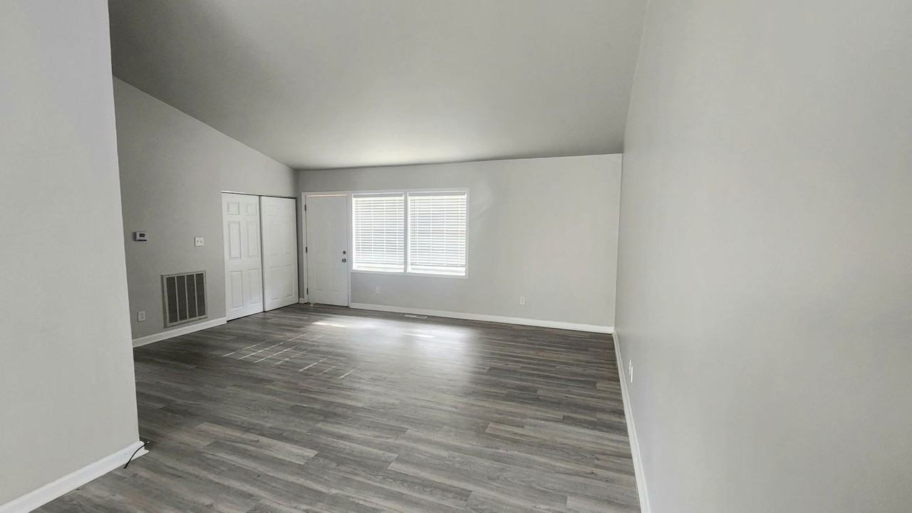 233 Ridgewood Ave - Photo 2 of 12