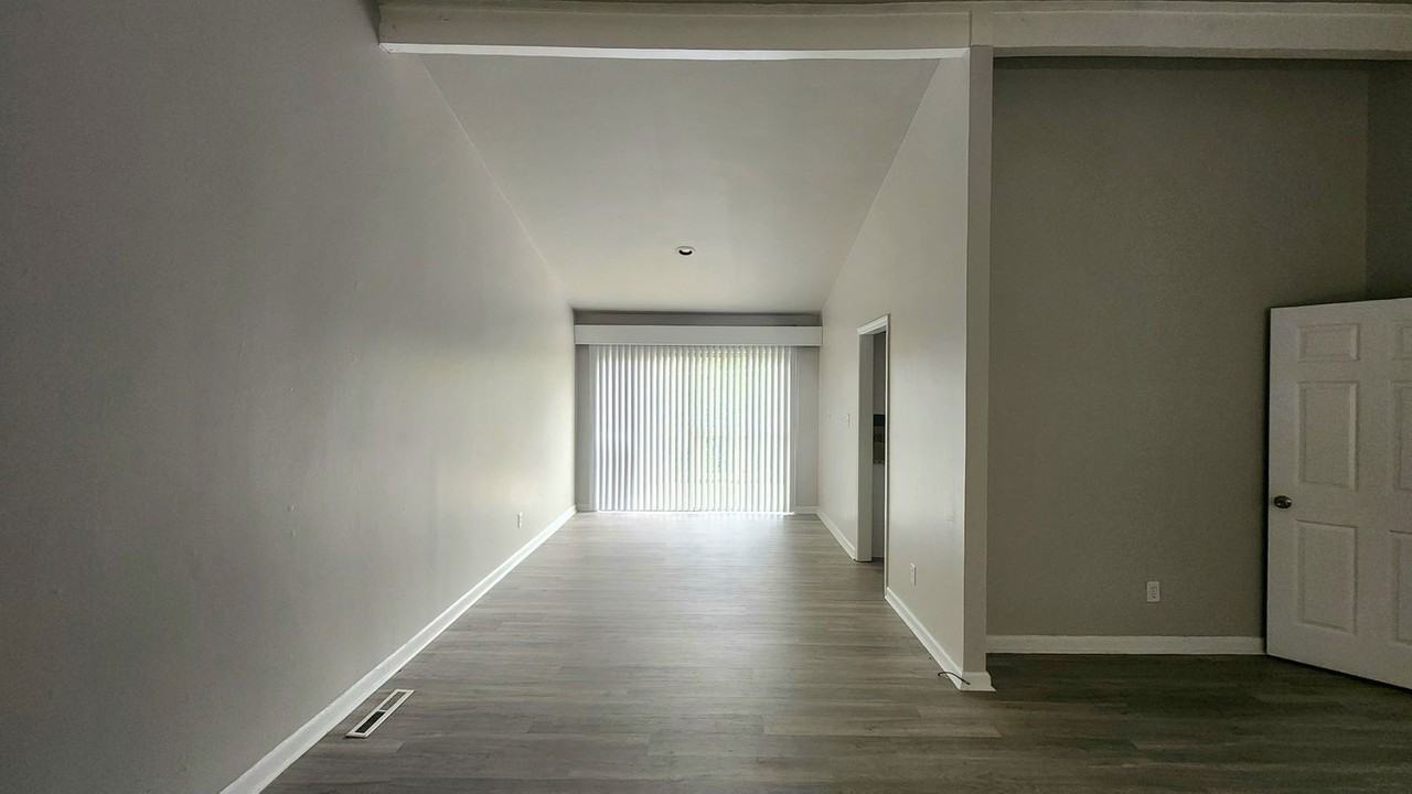 233 Ridgewood Ave - Photo 3 of 12