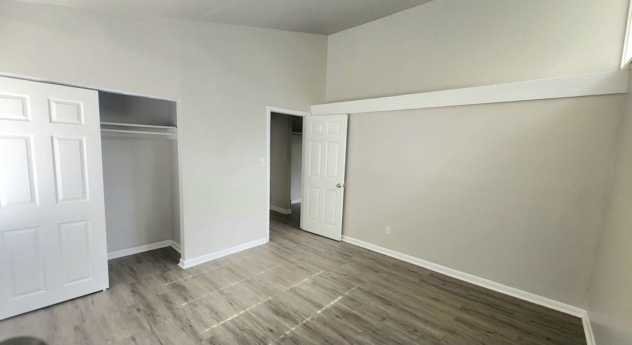 233 Ridgewood Ave - Photo 6 of 12