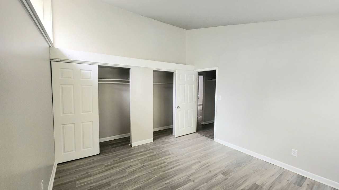 233 Ridgewood Ave - Photo 7 of 12