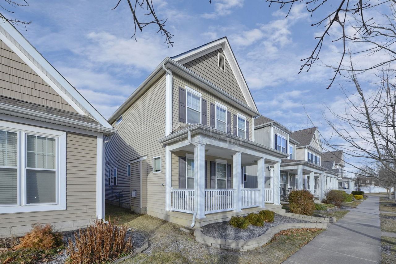 5635 Holly River Ave - Photo 5 of 37