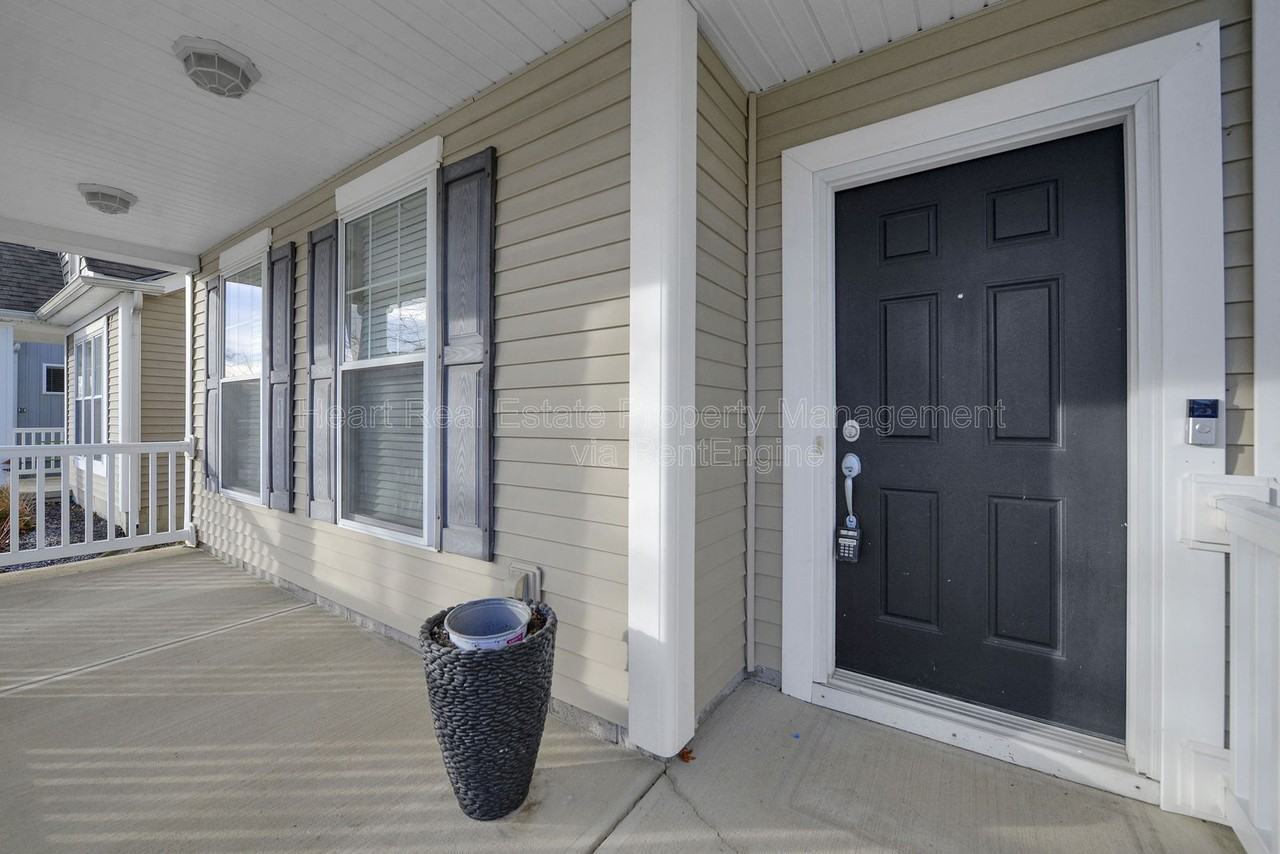 5635 Holly River Ave - Photo 7 of 37