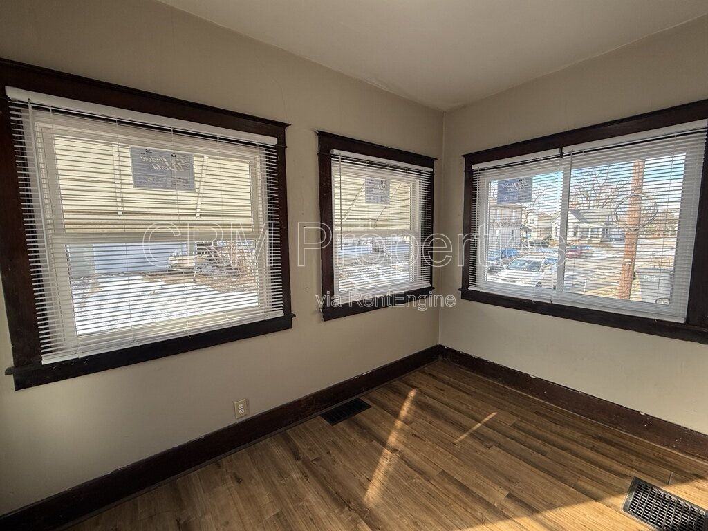 310 N Lindsay St - Photo 2 of 24