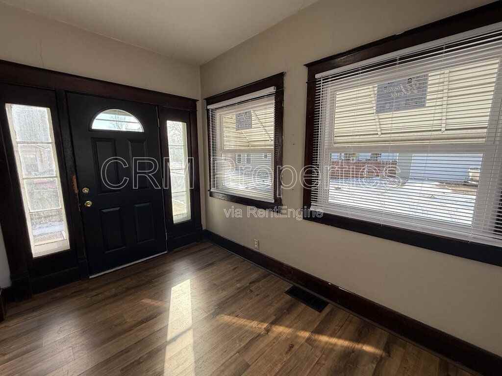 310 N Lindsay St - Photo 3 of 24