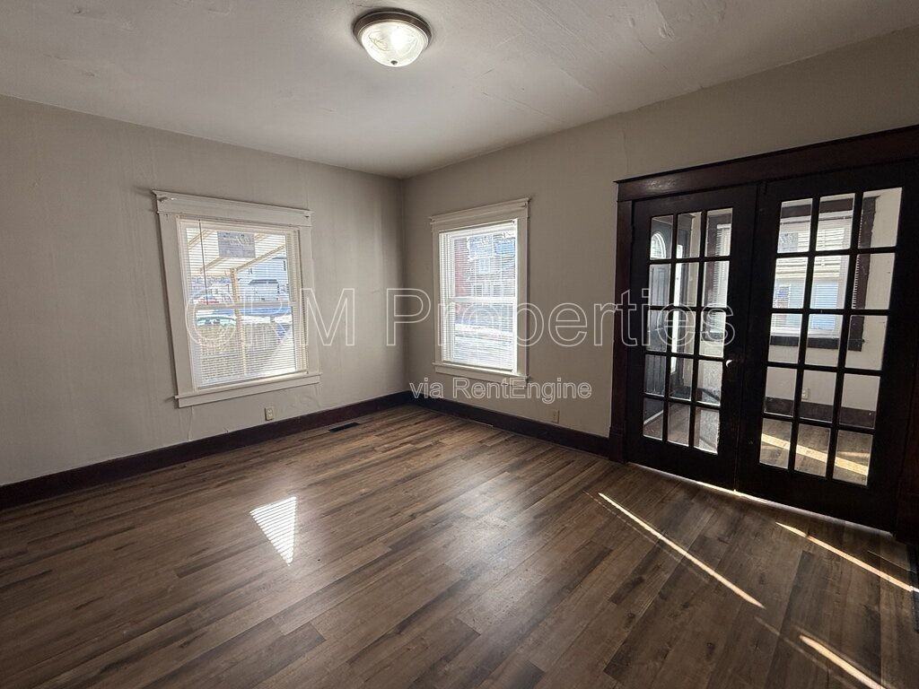 310 N Lindsay St - Photo 7 of 24