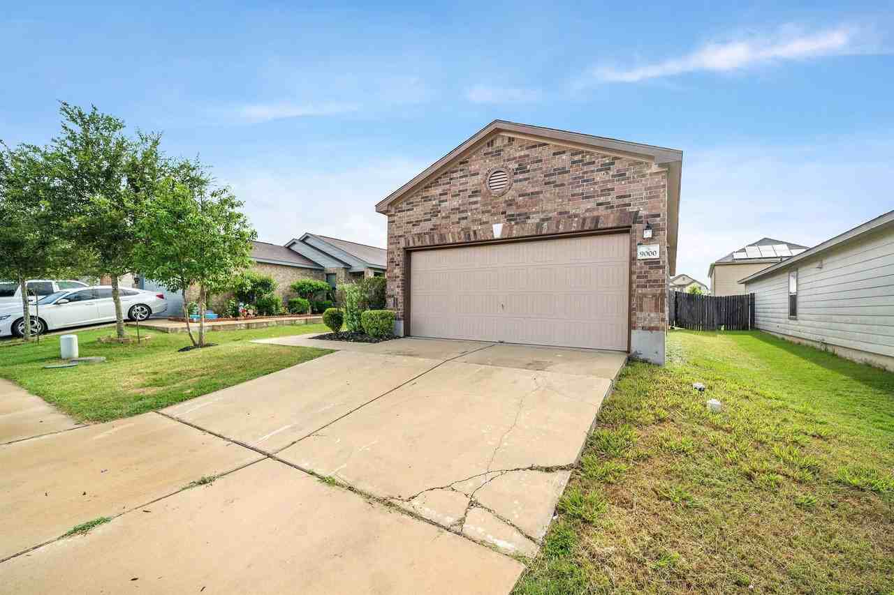 9000 Edmundsbury Dr - Photo 4 of 22