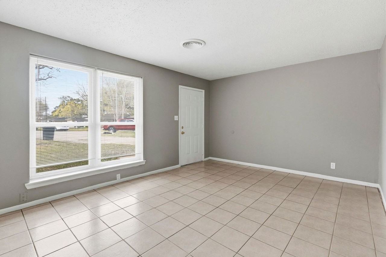 344 Pennington Dr - Photo 6 of 25